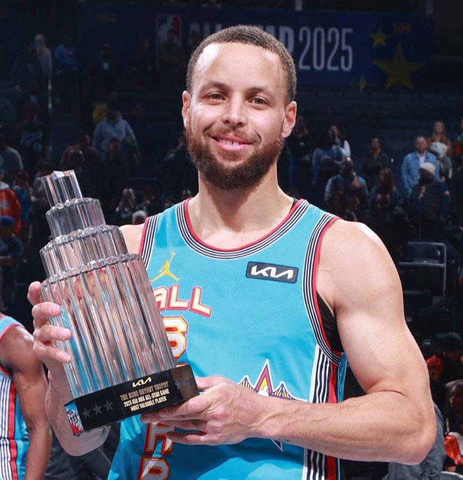 乐鱼app库里迎来二十赛季出色发挥，巴塞罗那观众热烈欢呼！的简单介绍