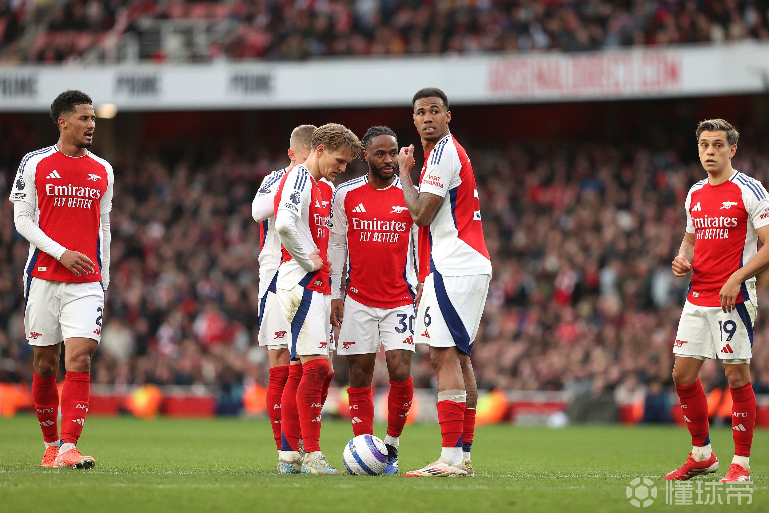 乐鱼体育包含窗口期英超焦点战；休斯敦火箭外线爆发；底气十足；赛程密集仍需轮换的词条